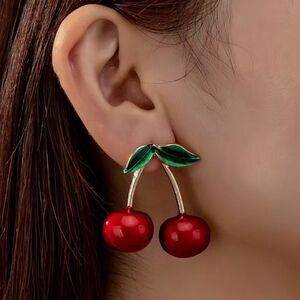 🍒 Betsey Johnson stunning cherry earrings 🍒